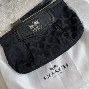 Coach Black Patent Leather Signature ZIP Wristlet